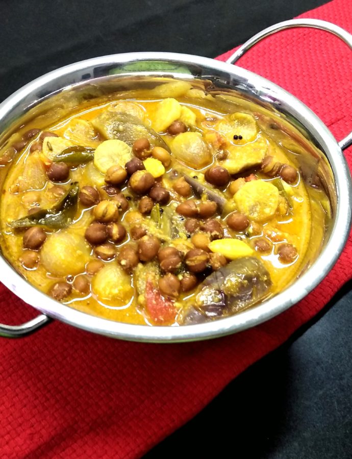 Kondaikadalai Kuzhambu/Black Chickpeas Curry